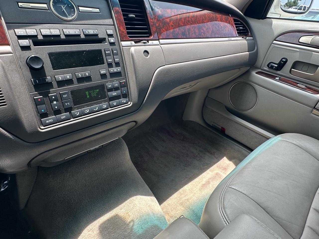 Lincoln Town Car Signature 2006