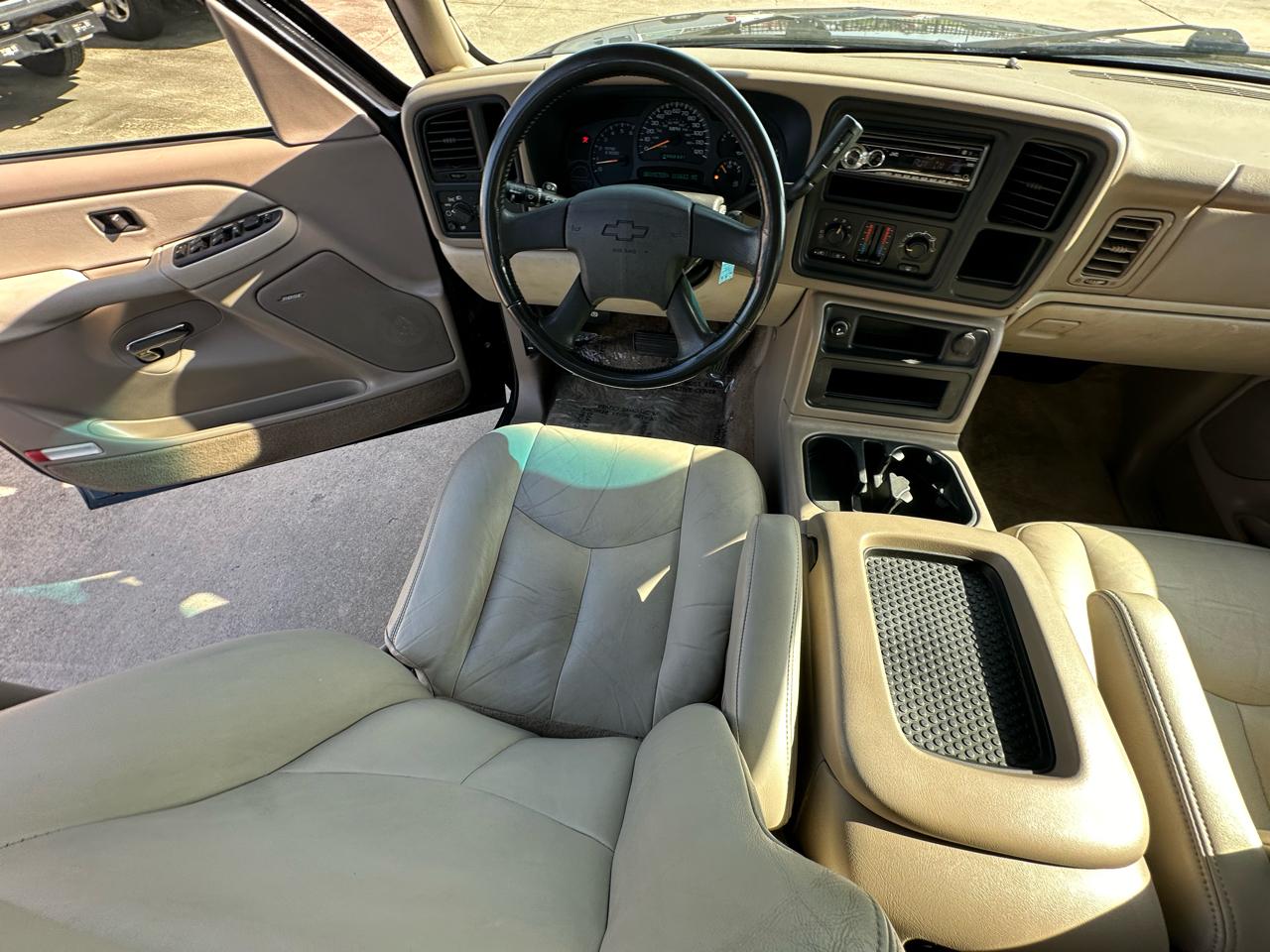 Chevrolet Suburban LT 1500 2003