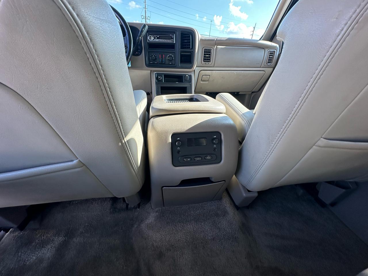 Chevrolet Suburban LT 1500 2003