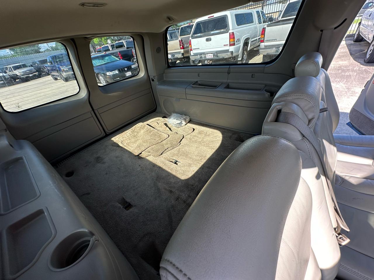 Chevrolet Suburban LT 1500 2003