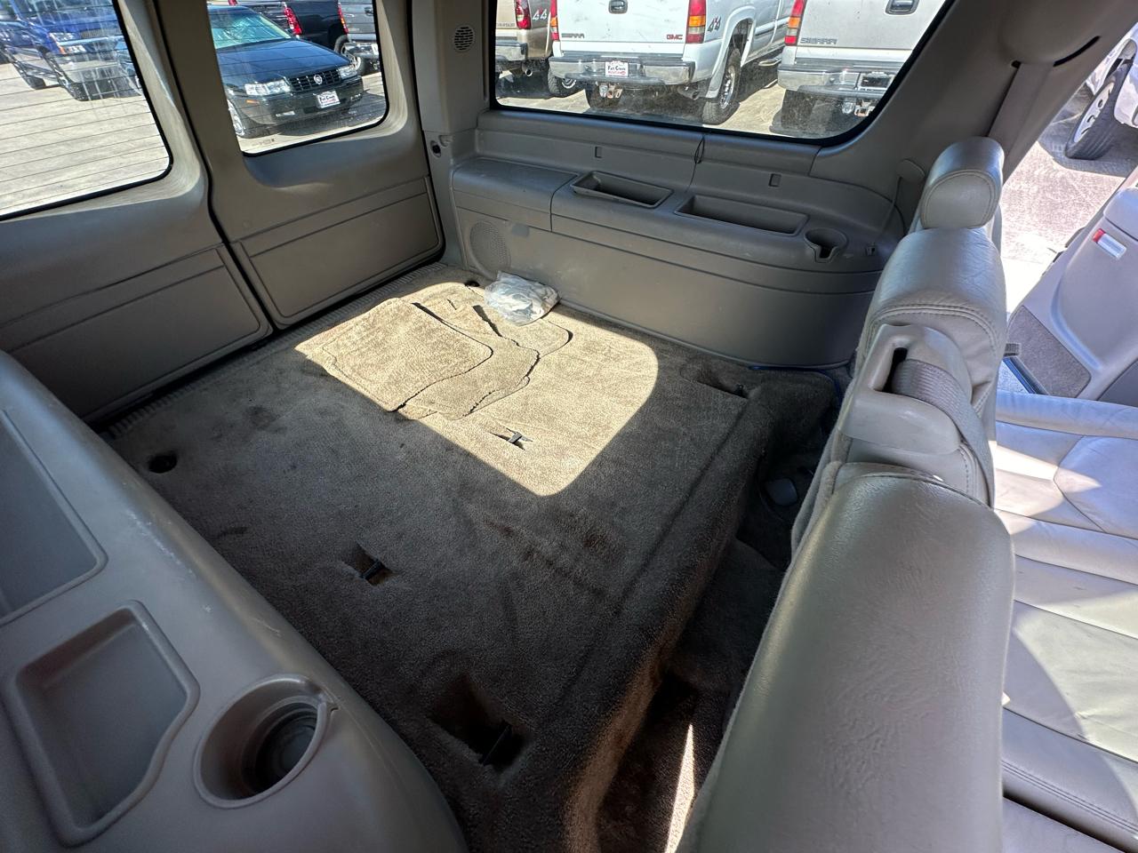 Chevrolet Suburban LT 1500 2003