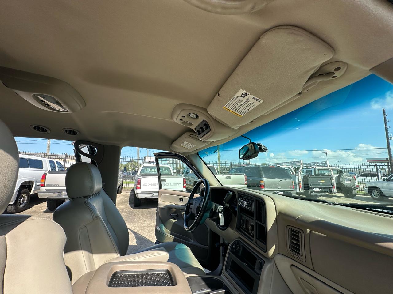 Chevrolet Suburban LT 1500 2003