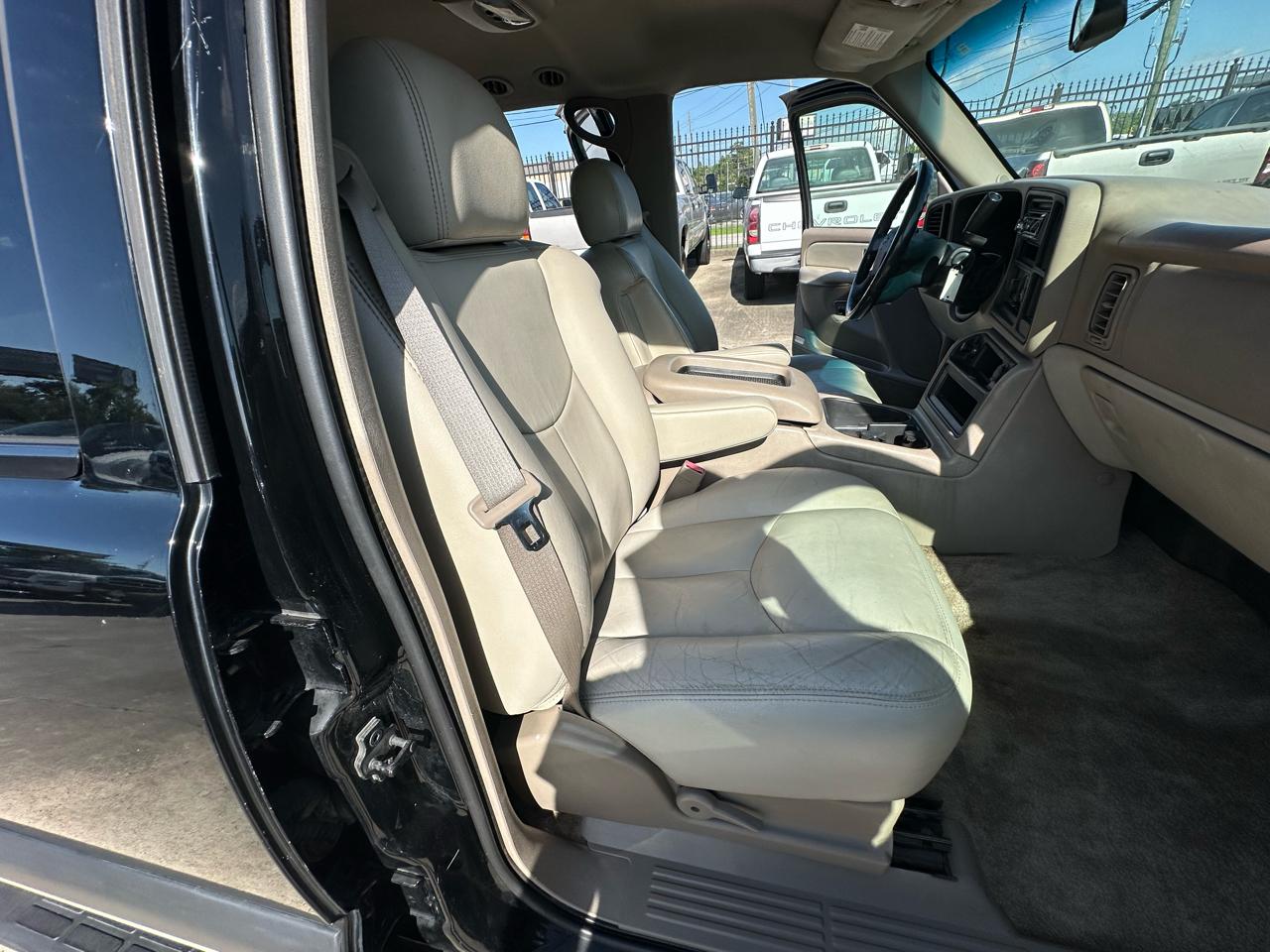 Chevrolet Suburban LT 1500 2003