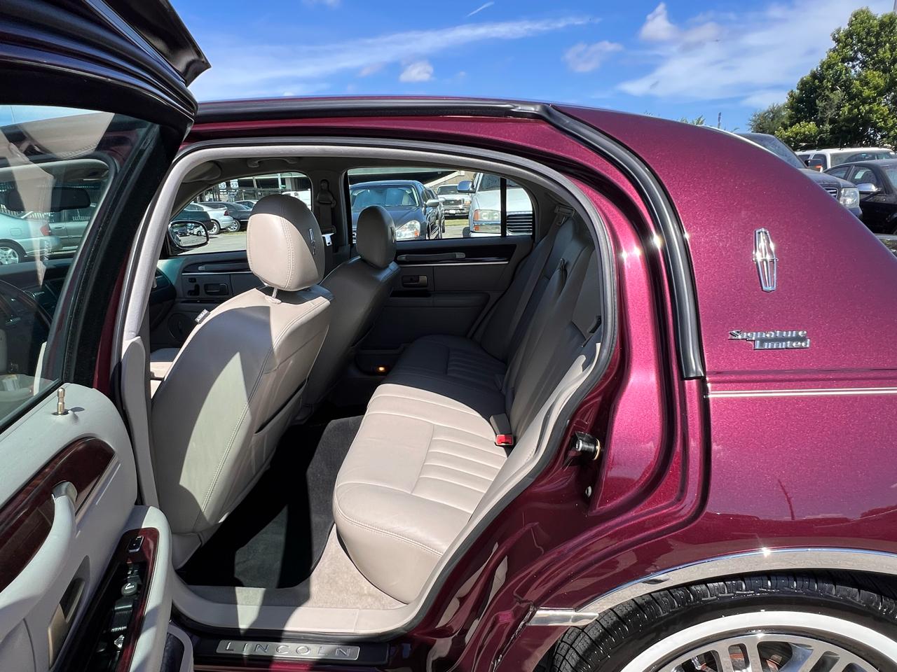 Lincoln Town Car Signature Limited 2006