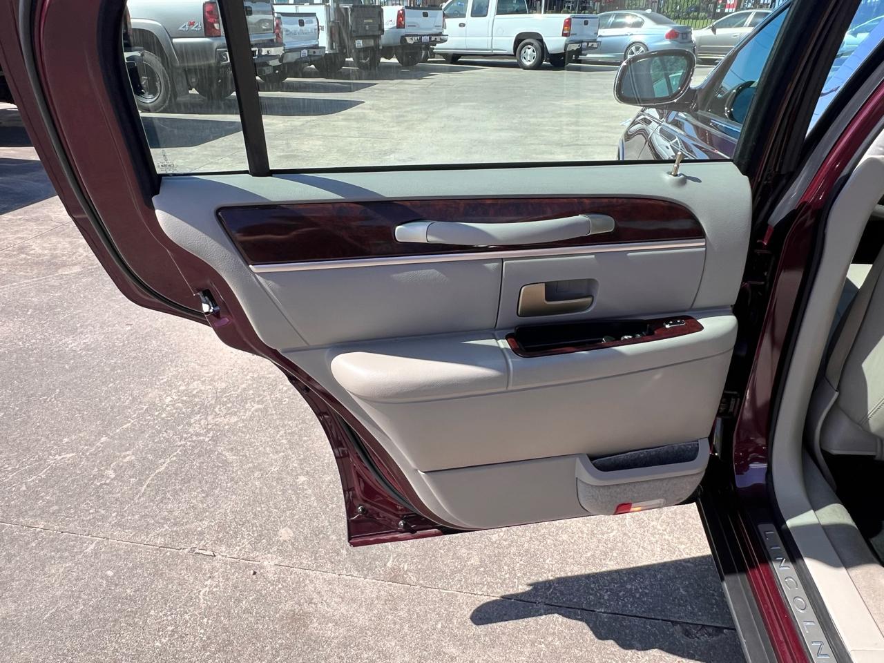 Lincoln Town Car Signature Limited 2006