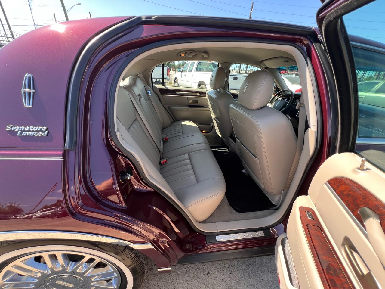 Lincoln Town Car Signature Limited 2006