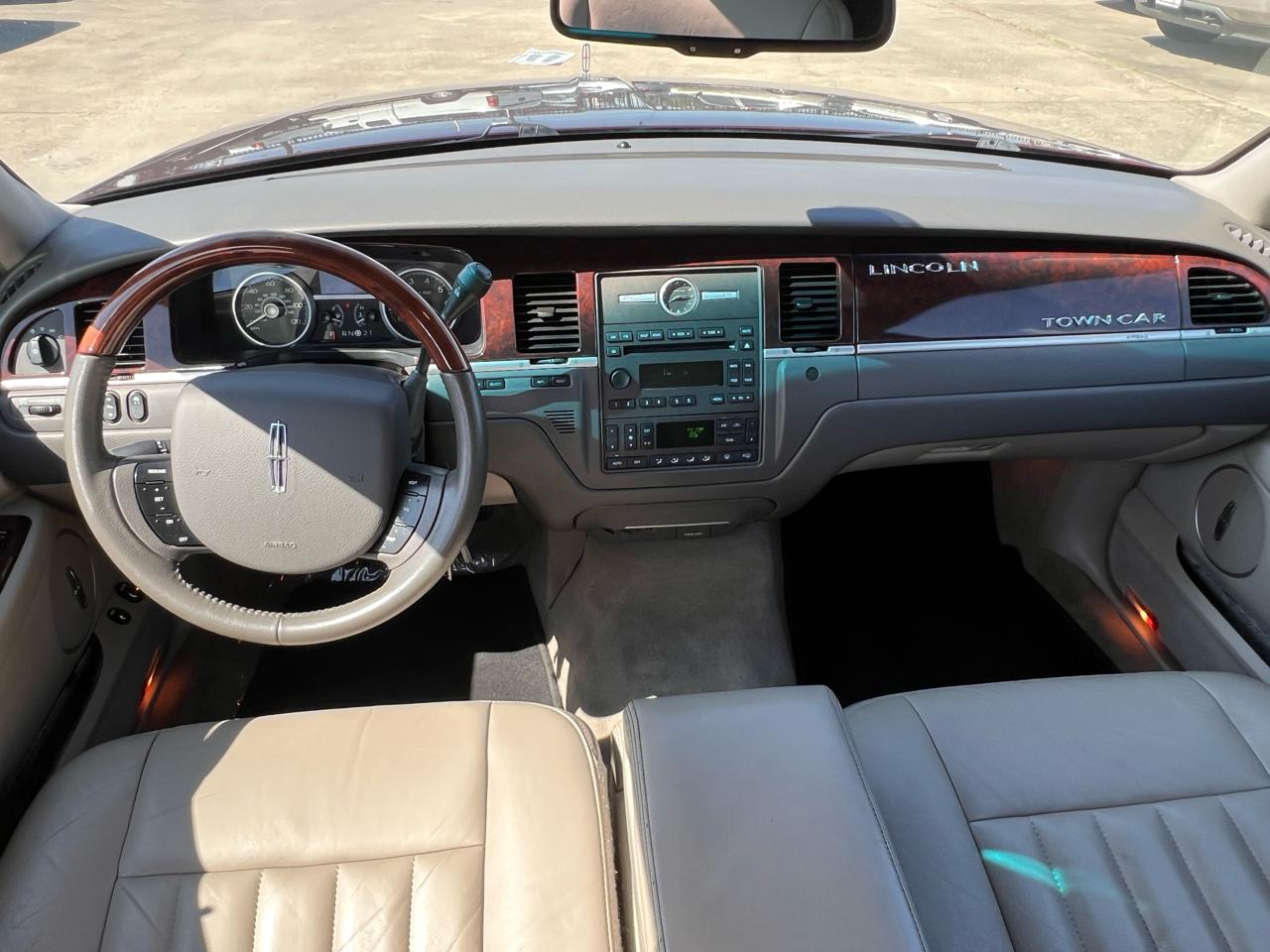 Lincoln Town Car Signature Limited 2006