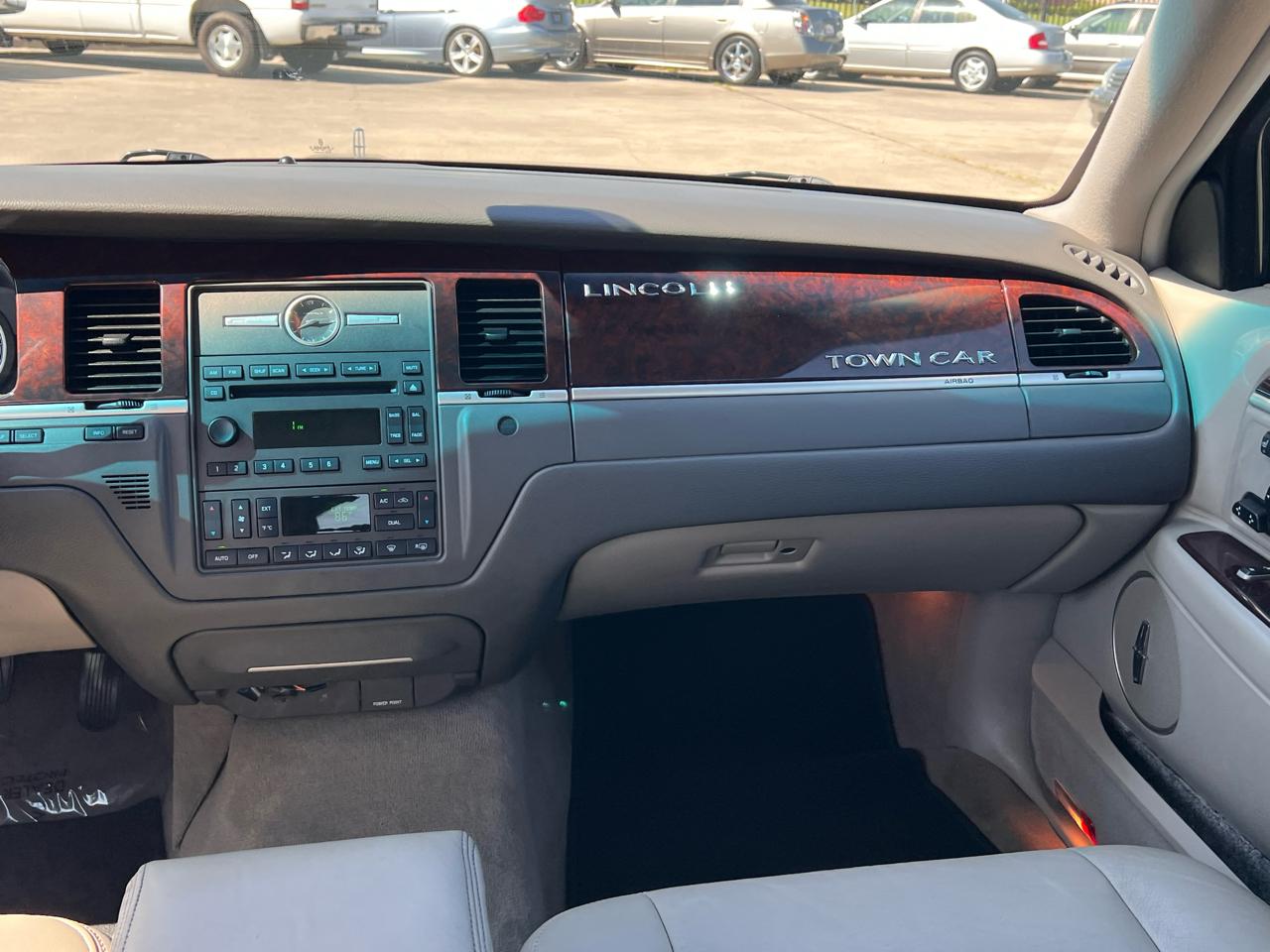 Lincoln Town Car Signature Limited 2006