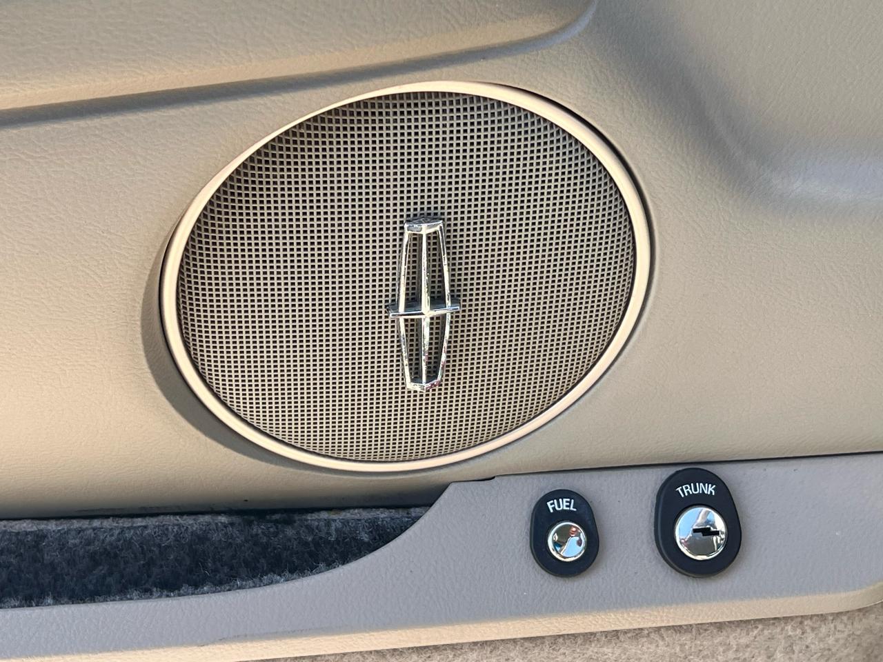 Lincoln Town Car Signature Limited 2006