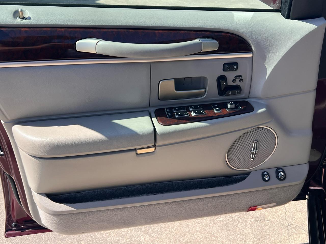 Lincoln Town Car Signature Limited 2006