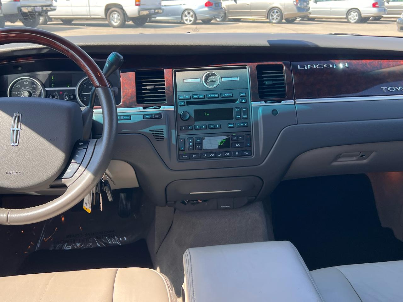 Lincoln Town Car Signature Limited 2006