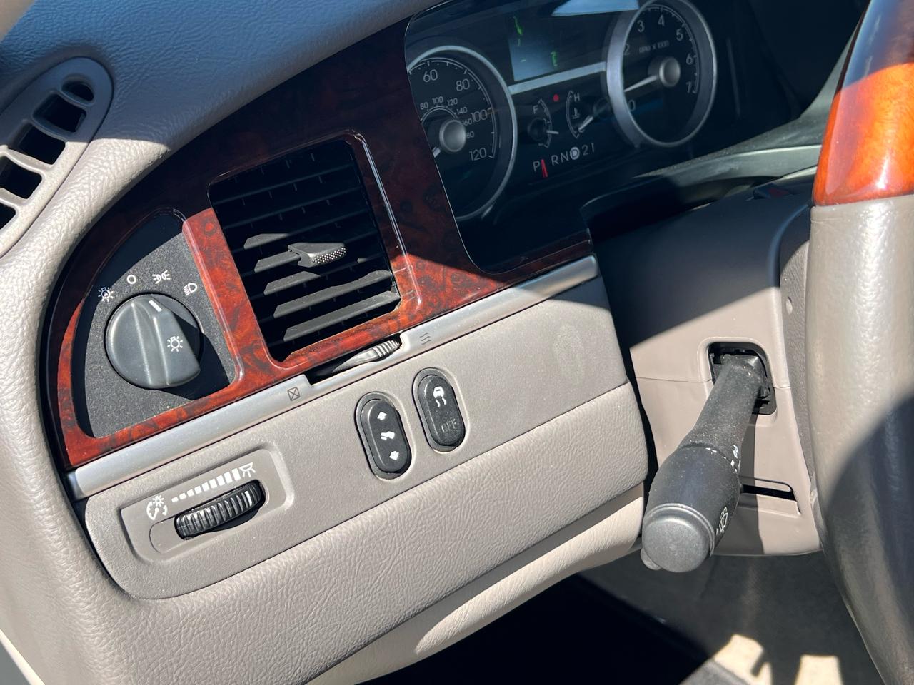 Lincoln Town Car Signature Limited 2006