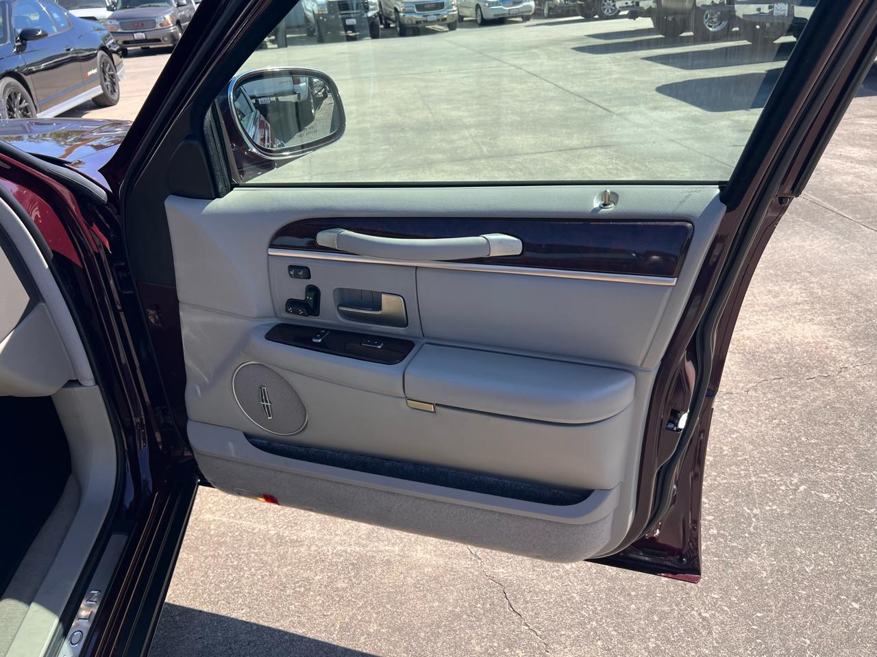 Lincoln Town Car Signature Limited 2006