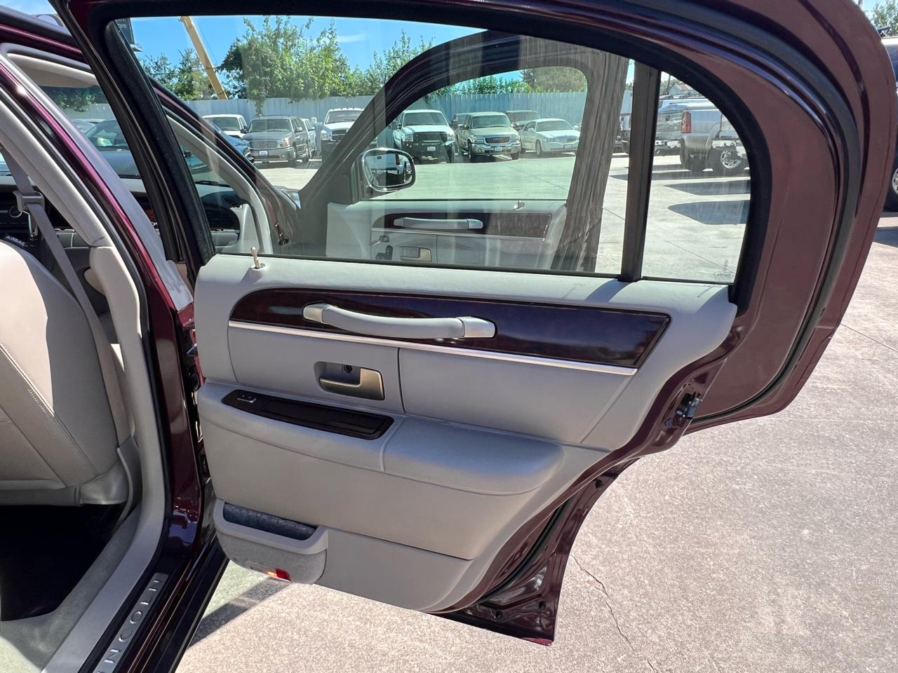 Lincoln Town Car Signature Limited 2006