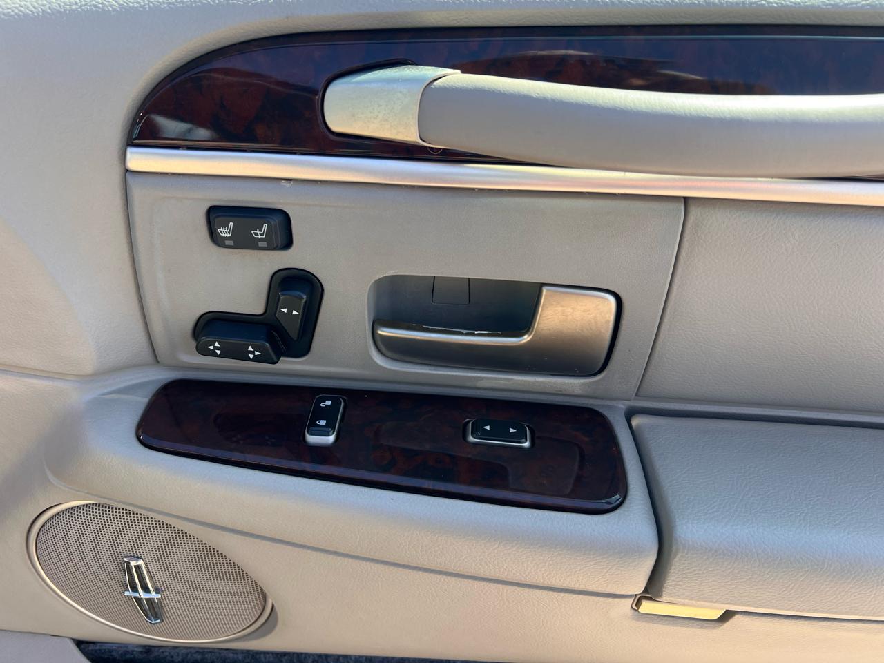 Lincoln Town Car Signature Limited 2006