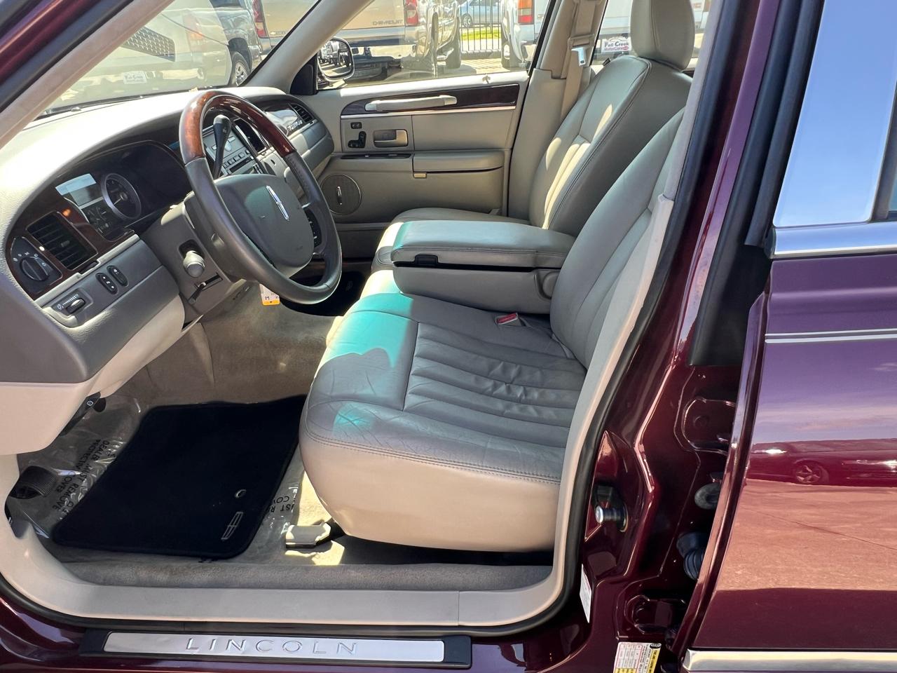 Lincoln Town Car Signature Limited 2006