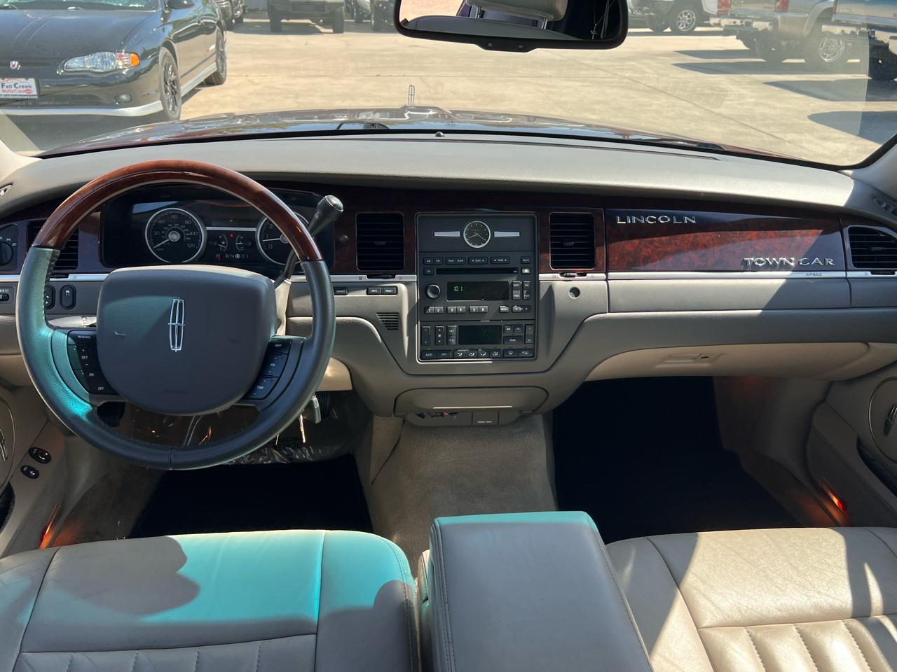 Lincoln Town Car Signature Limited 2006