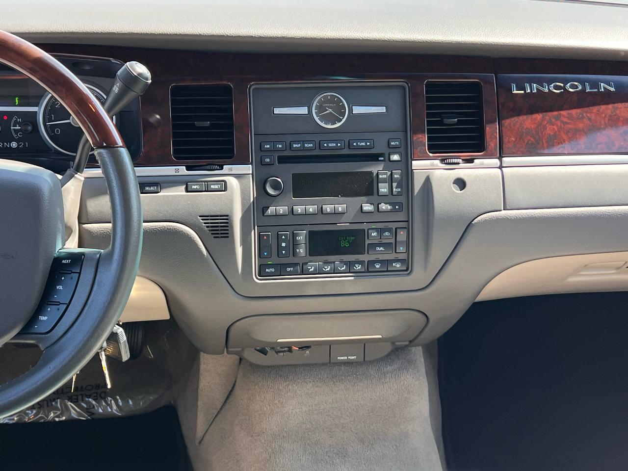 Lincoln Town Car Signature Limited 2006