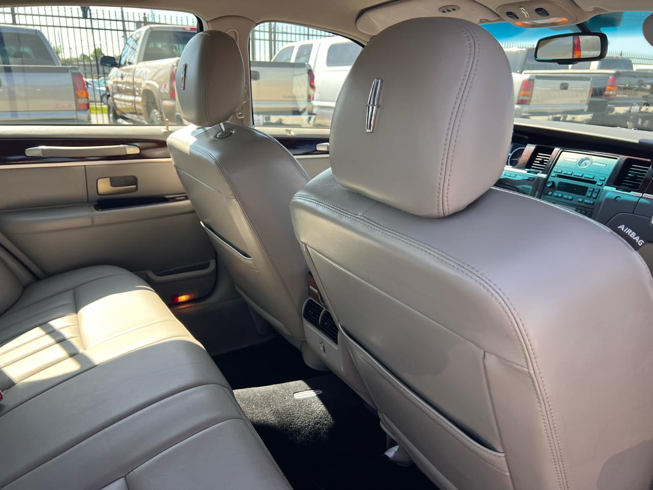 Lincoln Town Car Signature Limited 2006