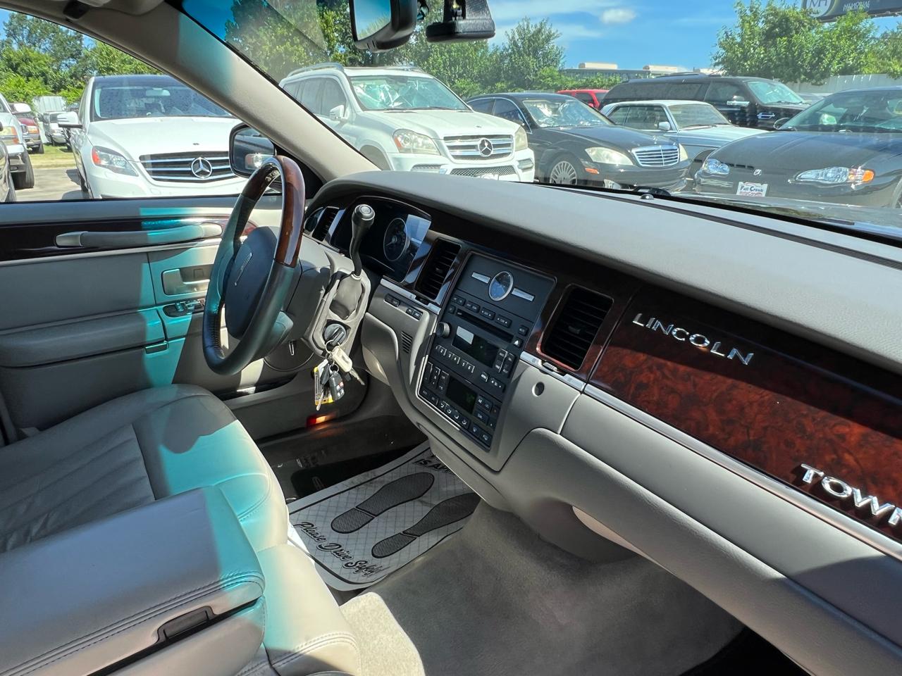 Lincoln Town Car Signature Limited 2006
