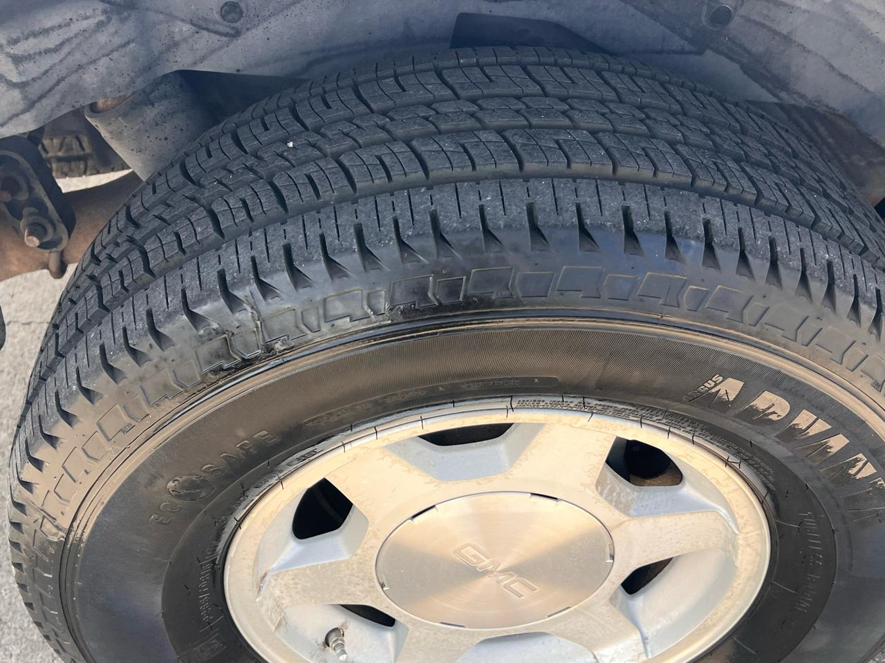 GMC Yukon XL SLT 2WD 2004
