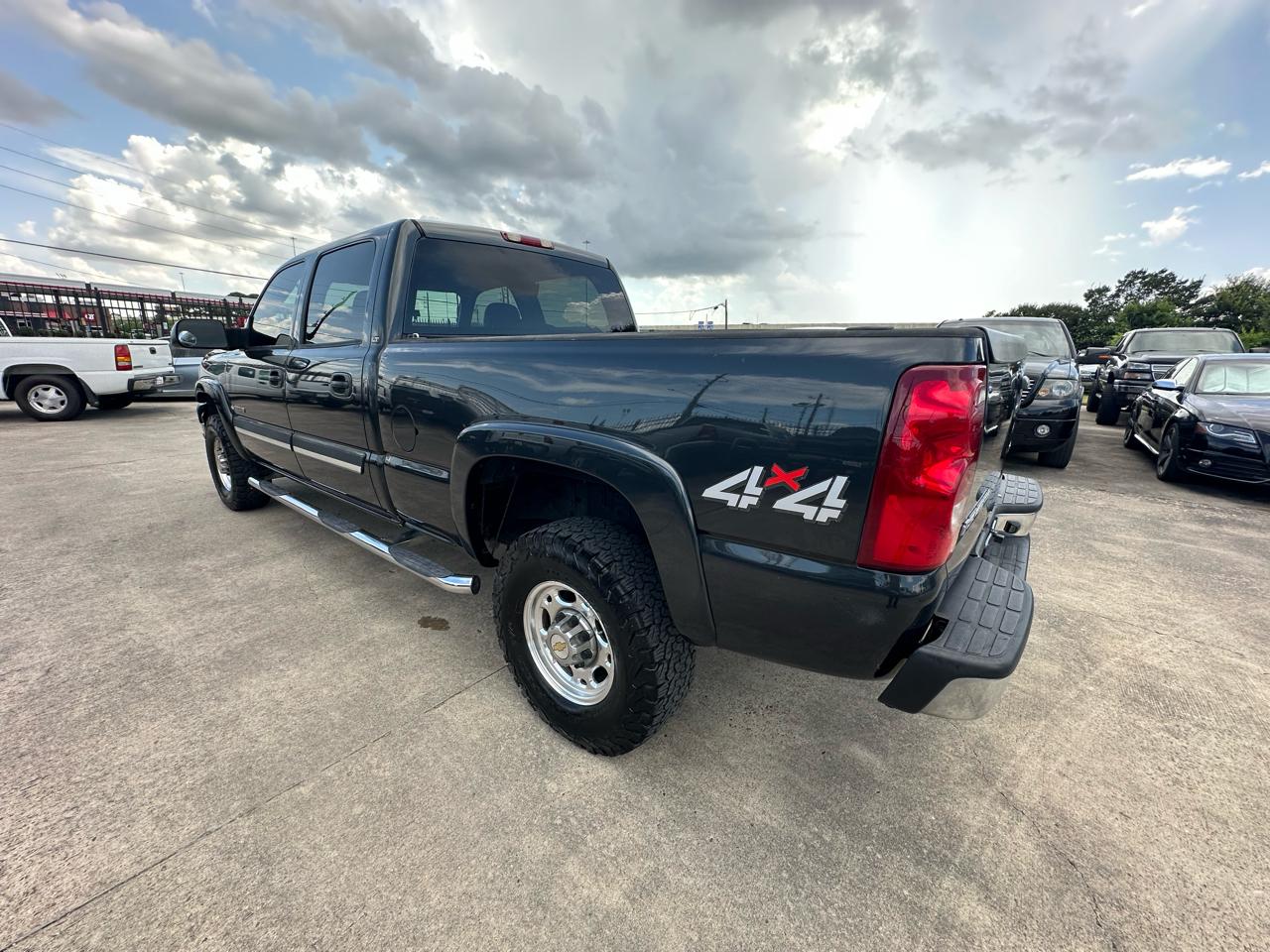 Chevrolet Silverado 2500HD LT Crew Cab Long Bed 4WD 2004