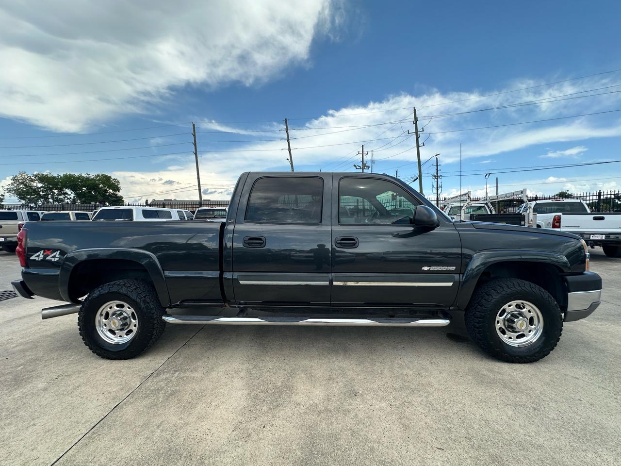 Chevrolet Silverado 2500HD LT Crew Cab Long Bed 4WD 2004