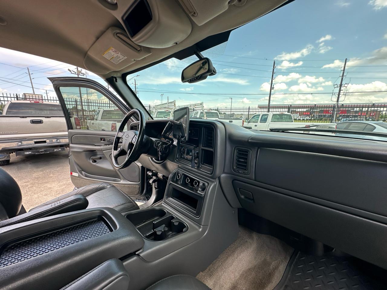 Chevrolet Silverado 2500HD LT Crew Cab Long Bed 4WD 2004