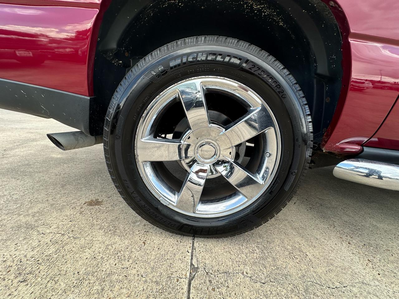 Chevrolet Suburban 1500 LTZ 4D SUV 4WD 2006