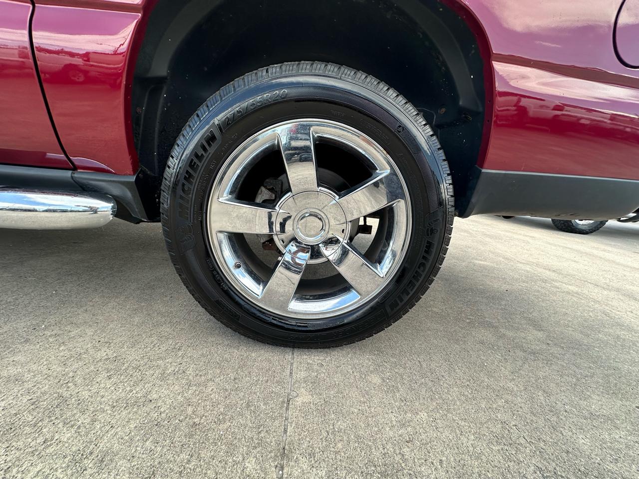 Chevrolet Suburban 1500 LTZ 4D SUV 4WD 2006