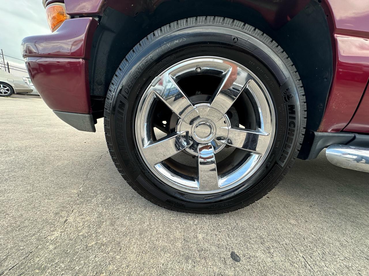 Chevrolet Suburban 1500 LTZ 4D SUV 4WD 2006