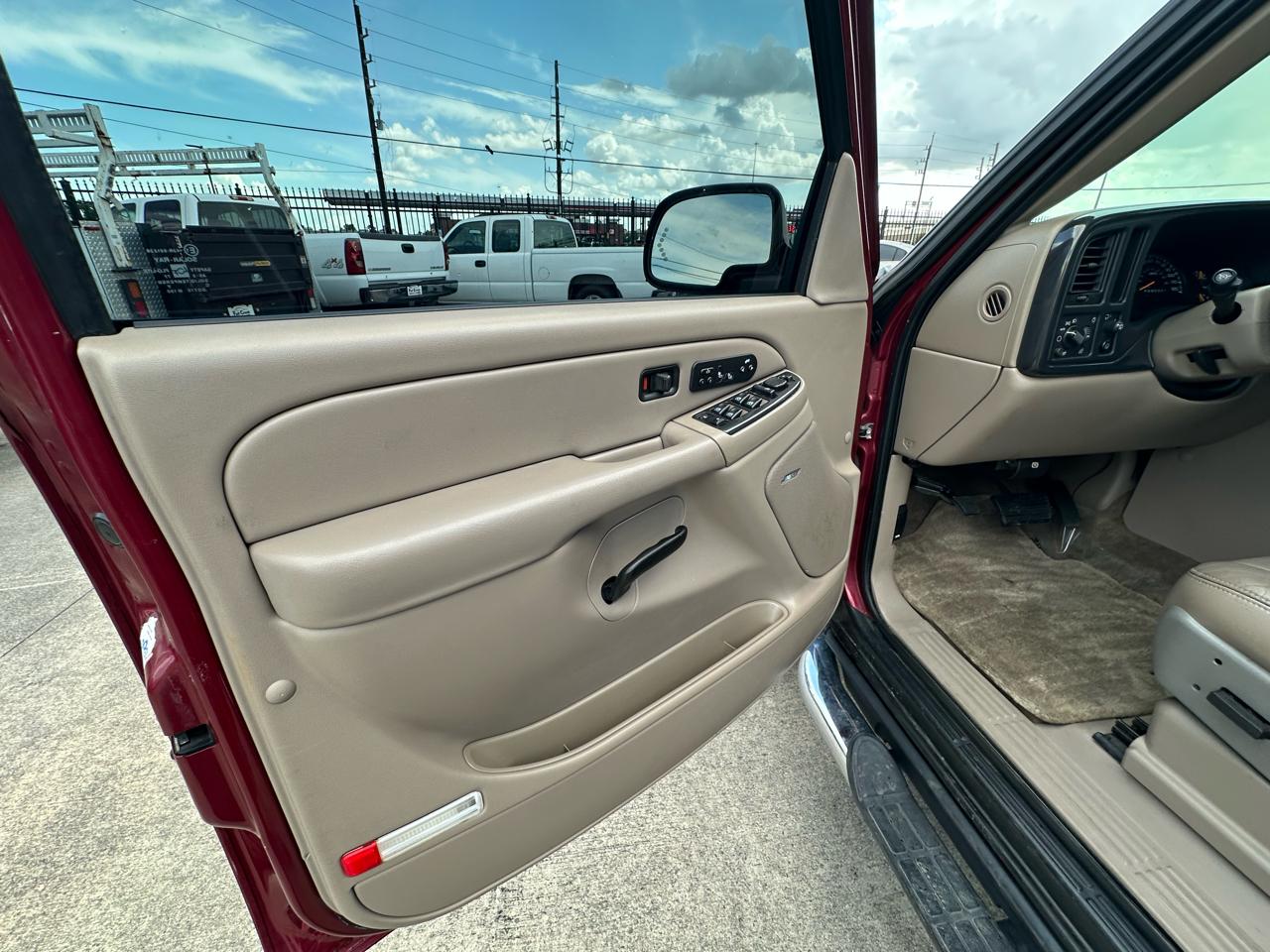 Chevrolet Suburban 1500 LTZ 4D SUV 4WD 2006