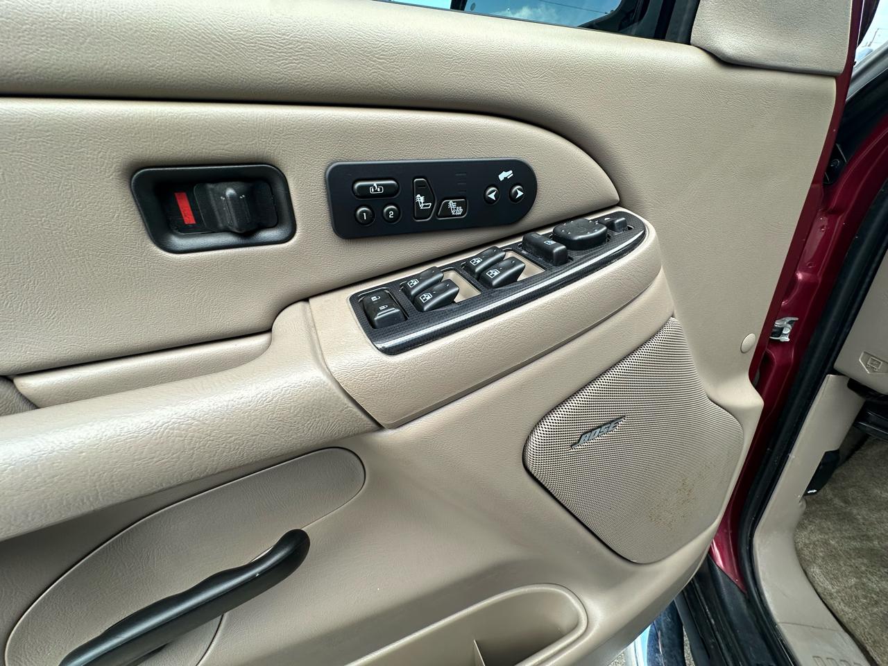 Chevrolet Suburban 1500 LTZ 4D SUV 4WD 2006