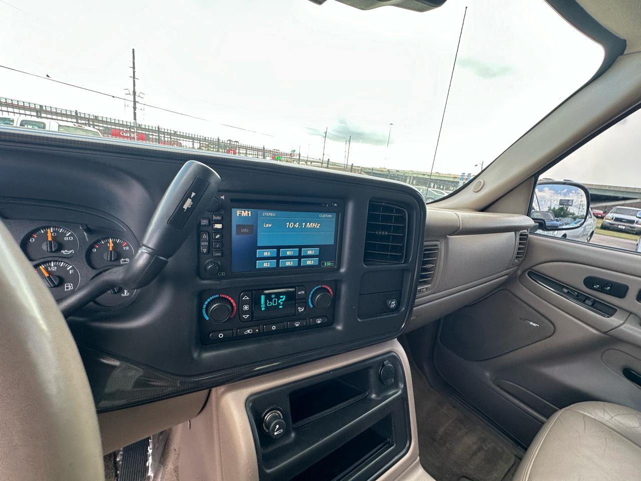Chevrolet Suburban 1500 LTZ 4D SUV 4WD 2006