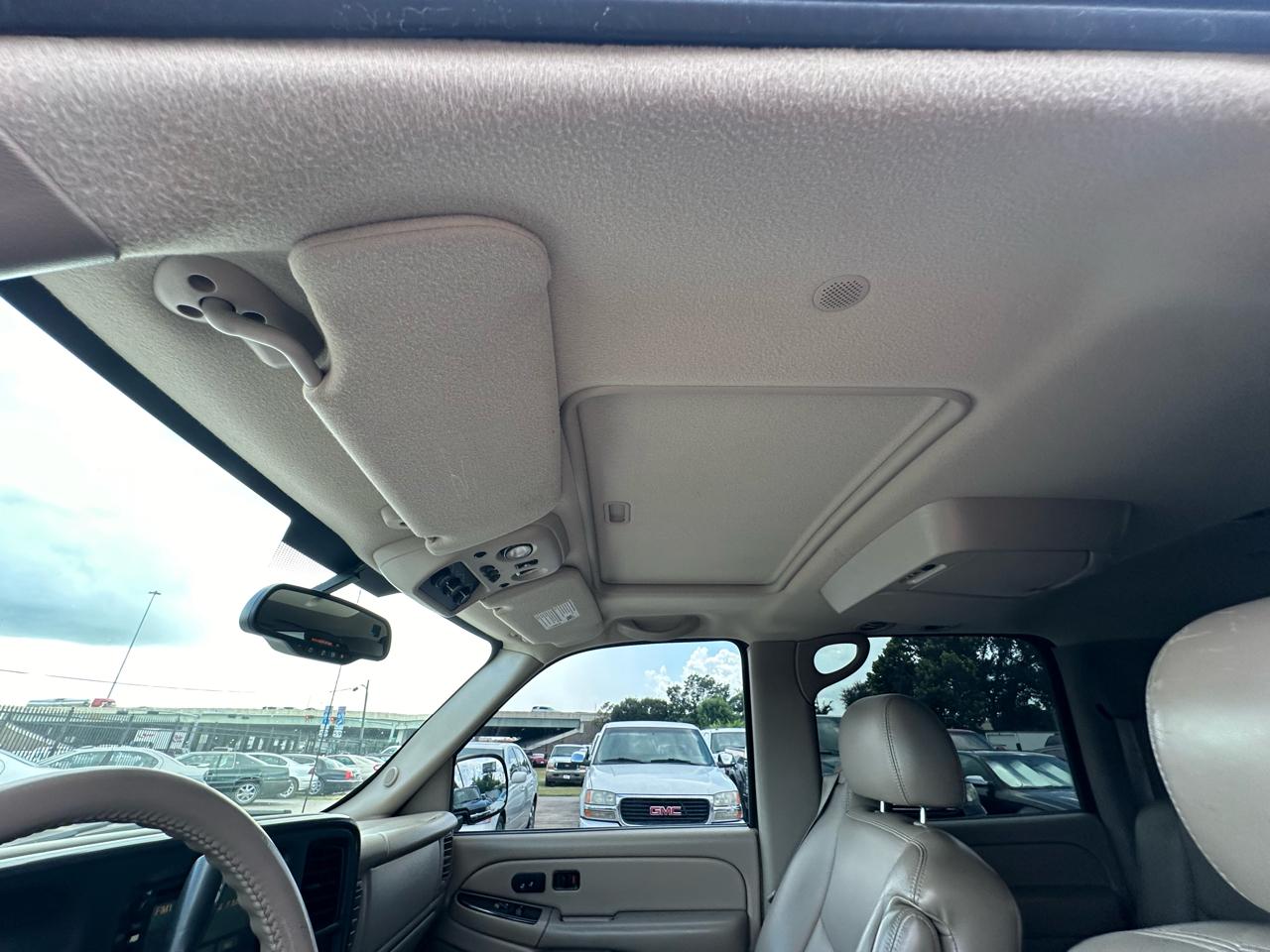 Chevrolet Suburban 1500 LTZ 4D SUV 4WD 2006