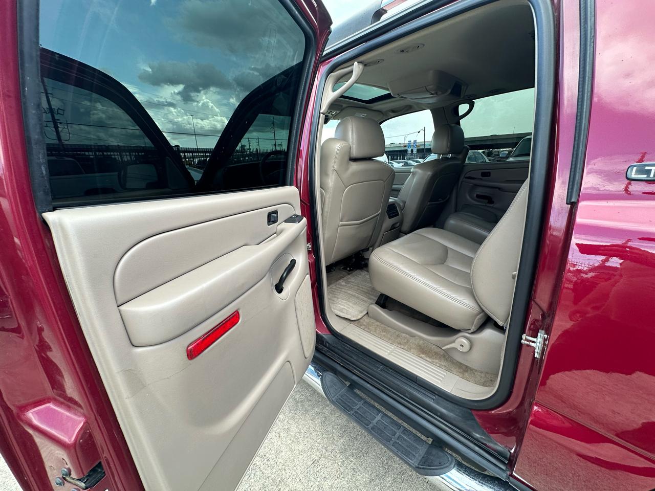 Chevrolet Suburban 1500 LTZ 4D SUV 4WD 2006
