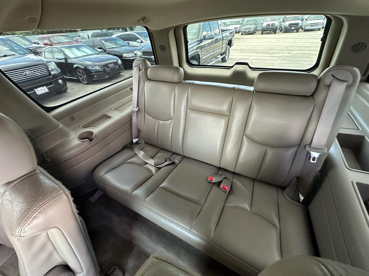 Chevrolet Suburban 1500 LTZ 4D SUV 4WD 2006