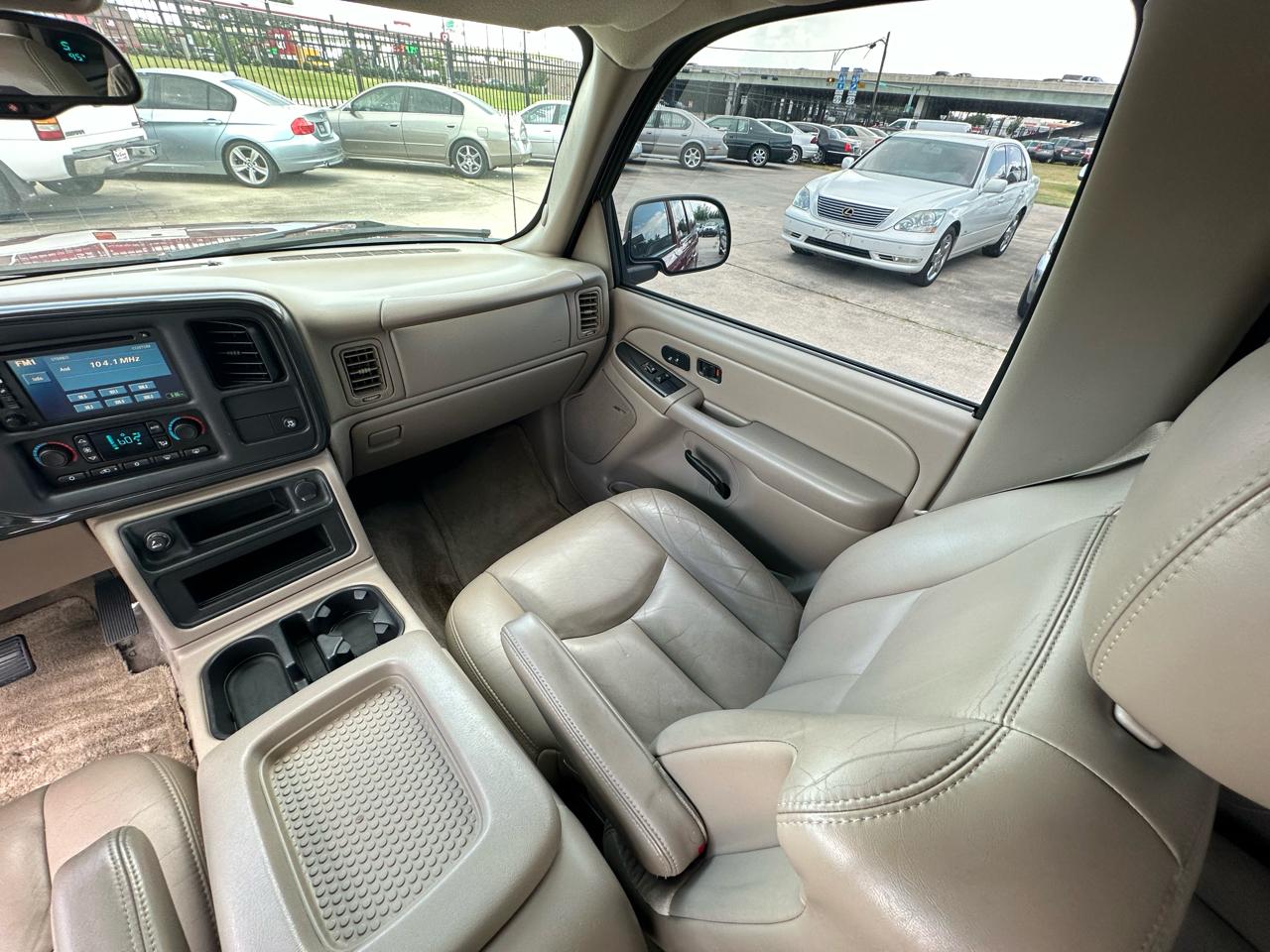 Chevrolet Suburban 1500 LTZ 4D SUV 4WD 2006