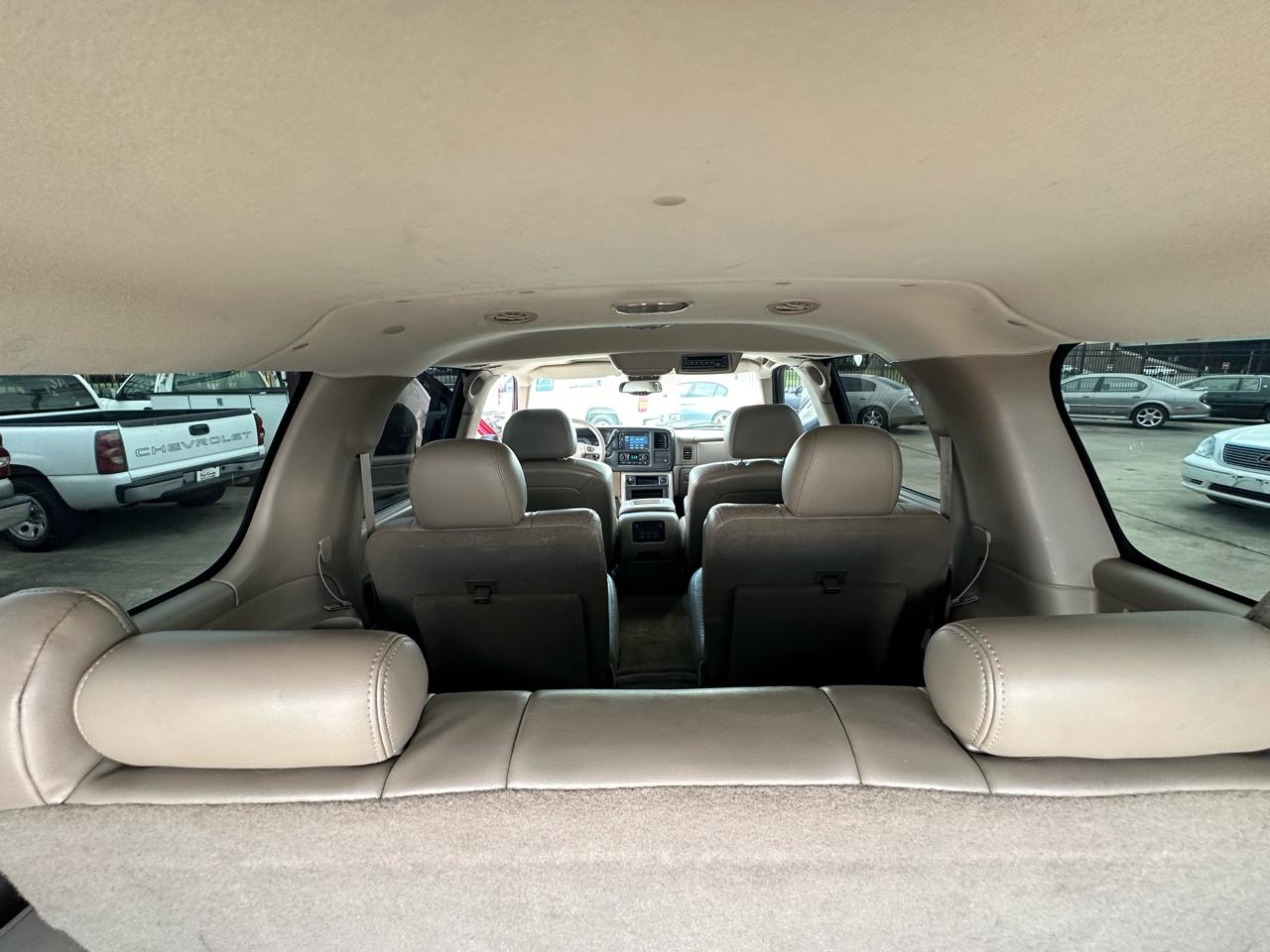 Chevrolet Suburban 1500 LTZ 4D SUV 4WD 2006