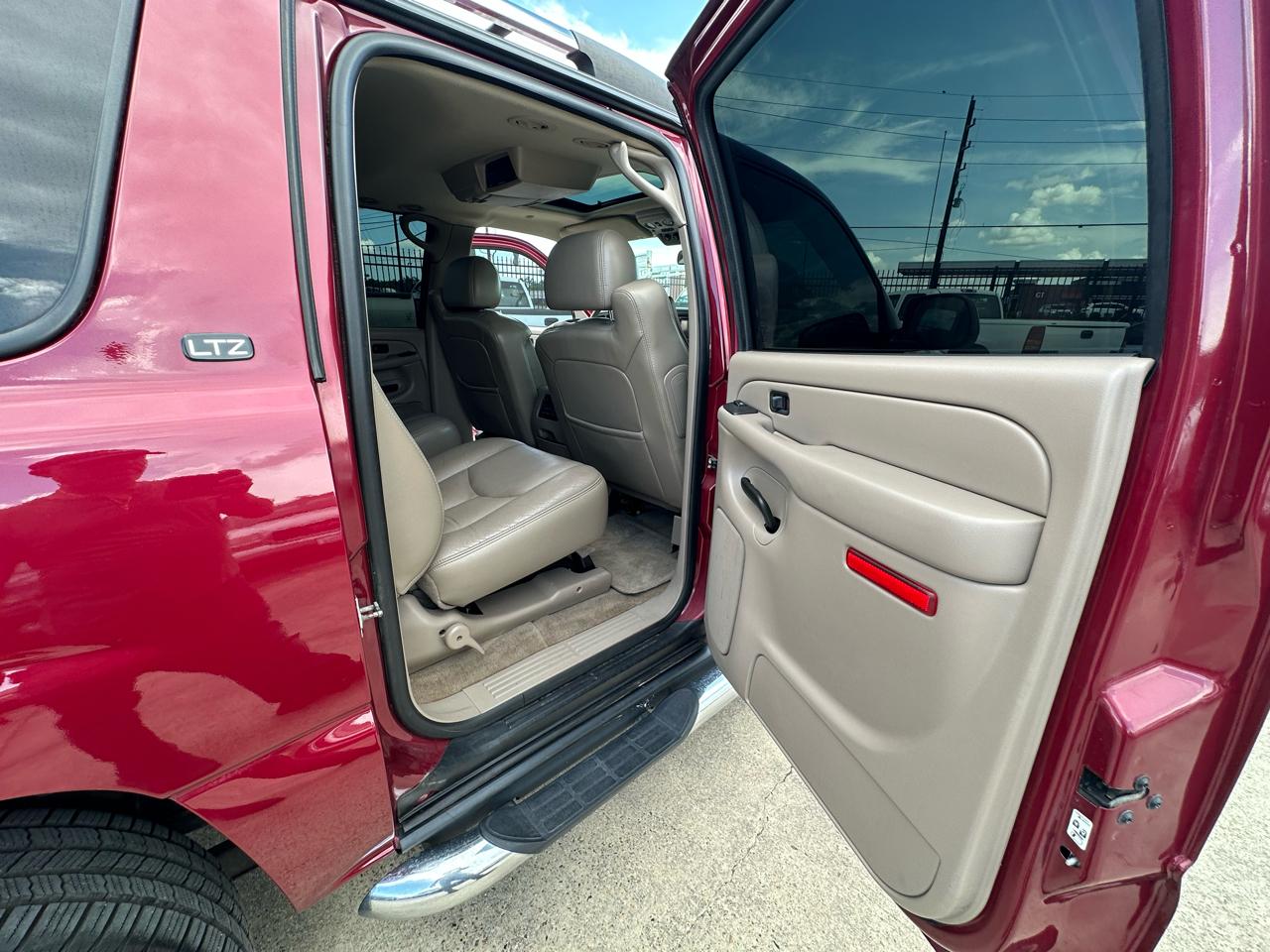 Chevrolet Suburban 1500 LTZ 4D SUV 4WD 2006
