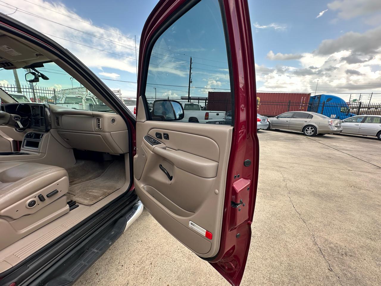 Chevrolet Suburban 1500 LTZ 4D SUV 4WD 2006