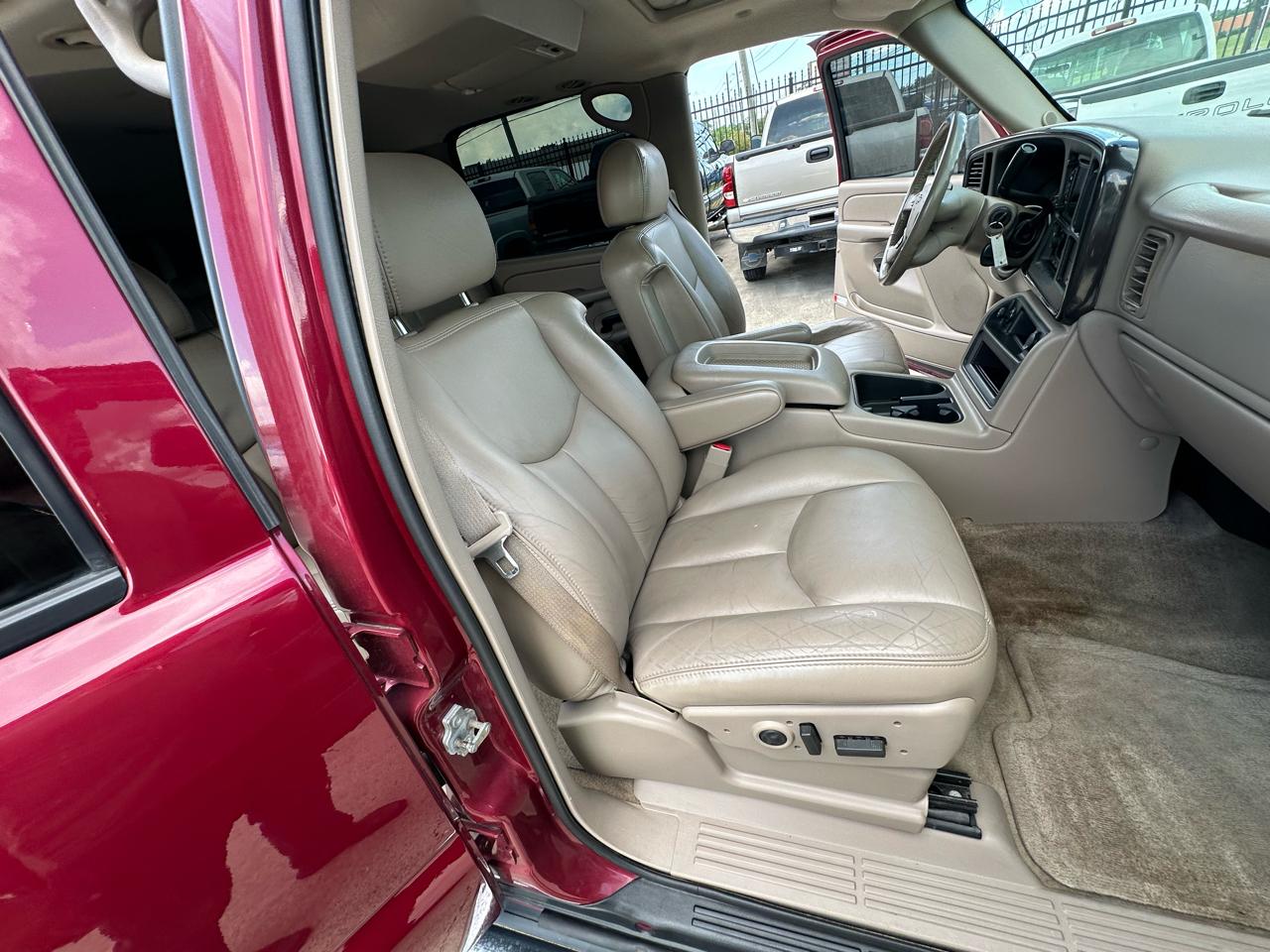 Chevrolet Suburban 1500 LTZ 4D SUV 4WD 2006