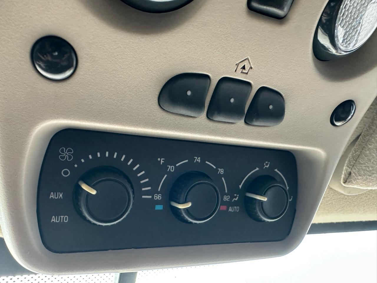 Chevrolet Suburban 1500 LTZ 4D SUV 4WD 2006