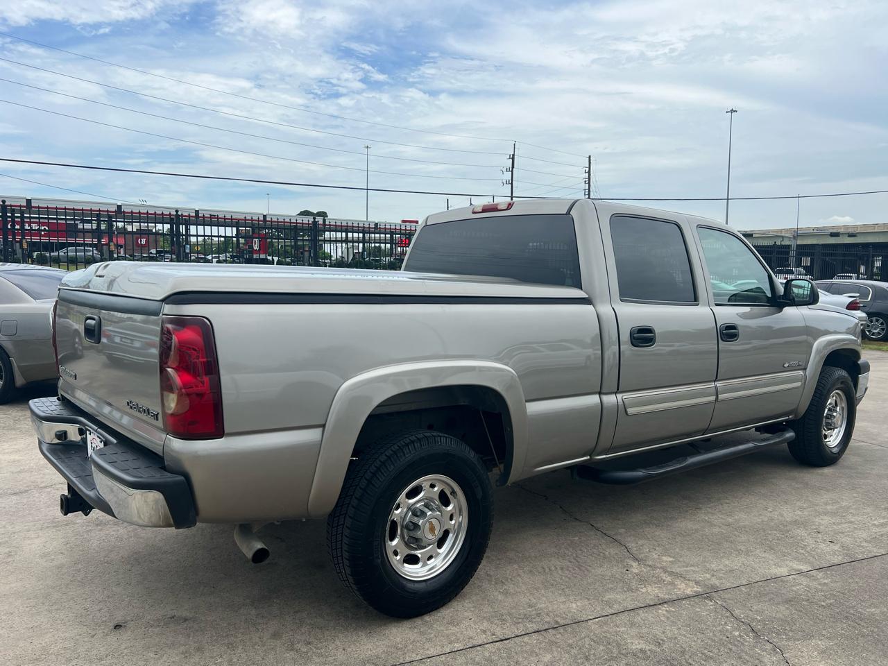 Chevrolet Silverado 1500HD HD LS Crew Cab 2WD 2003