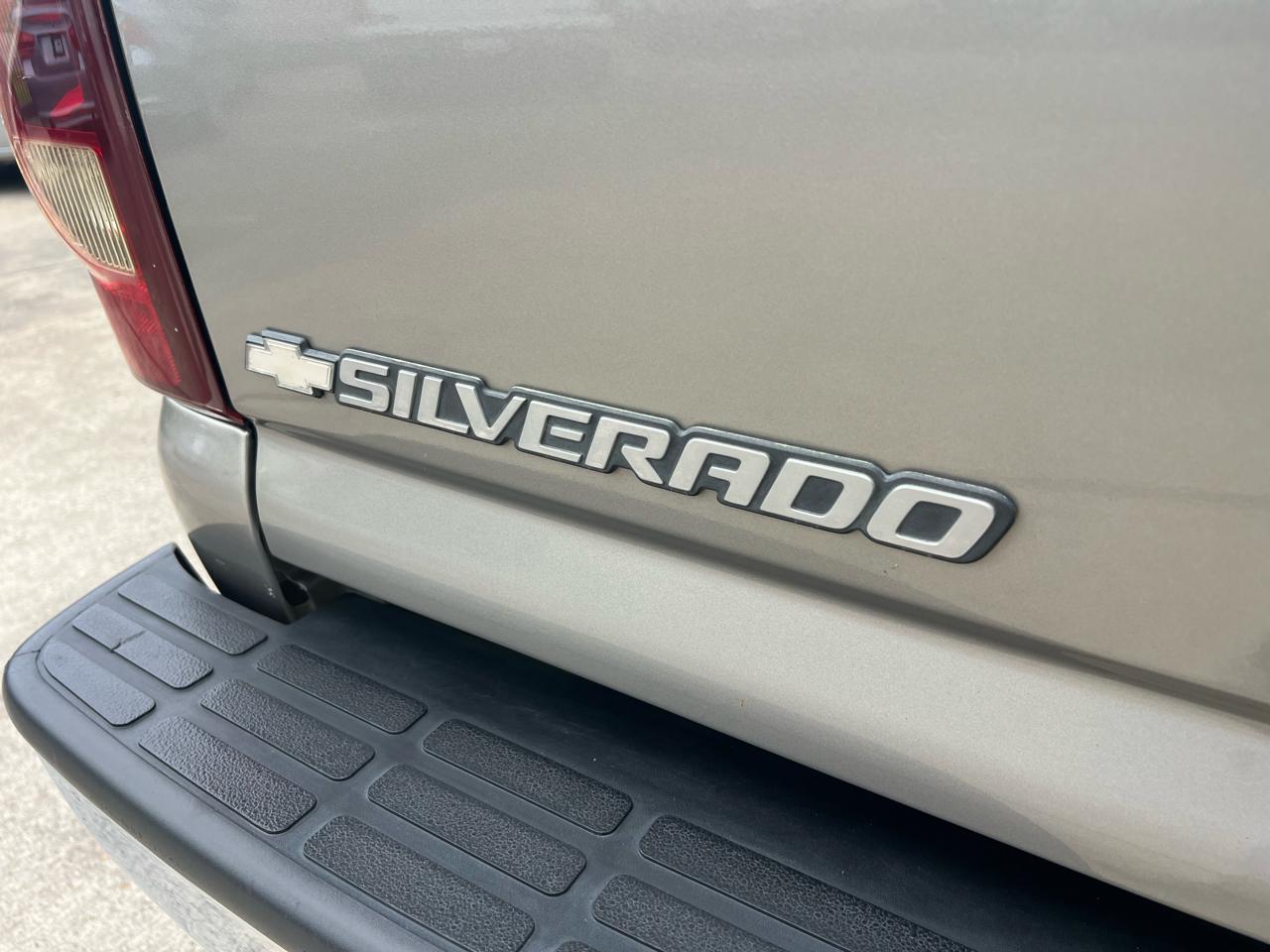 Chevrolet Silverado 1500HD HD LS Crew Cab 2WD 2003