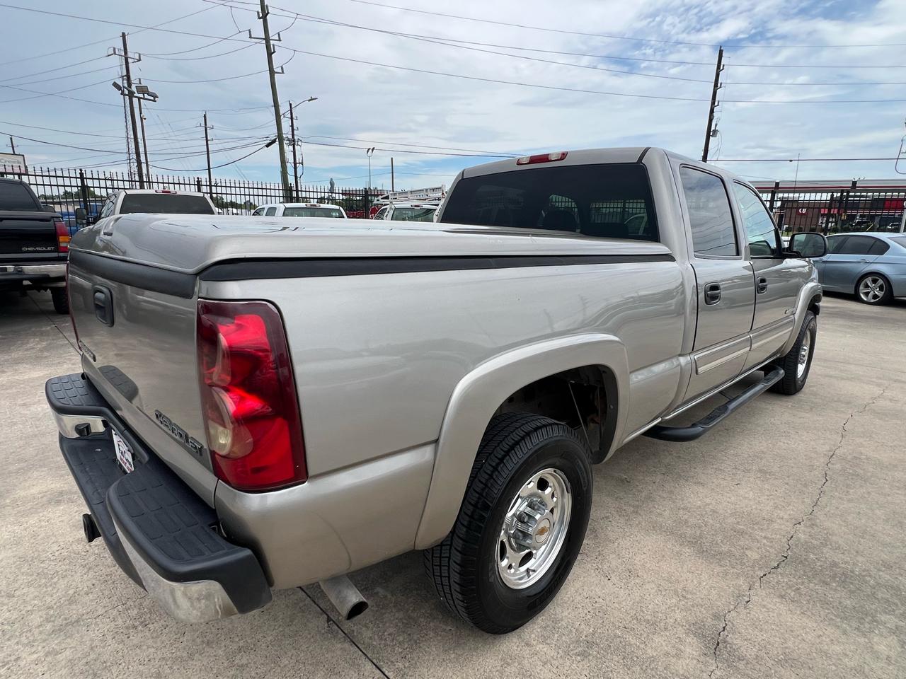 Chevrolet Silverado 1500HD HD LS Crew Cab 2WD 2003