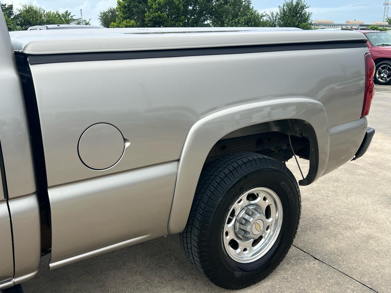 Chevrolet Silverado 1500HD HD LS Crew Cab 2WD 2003
