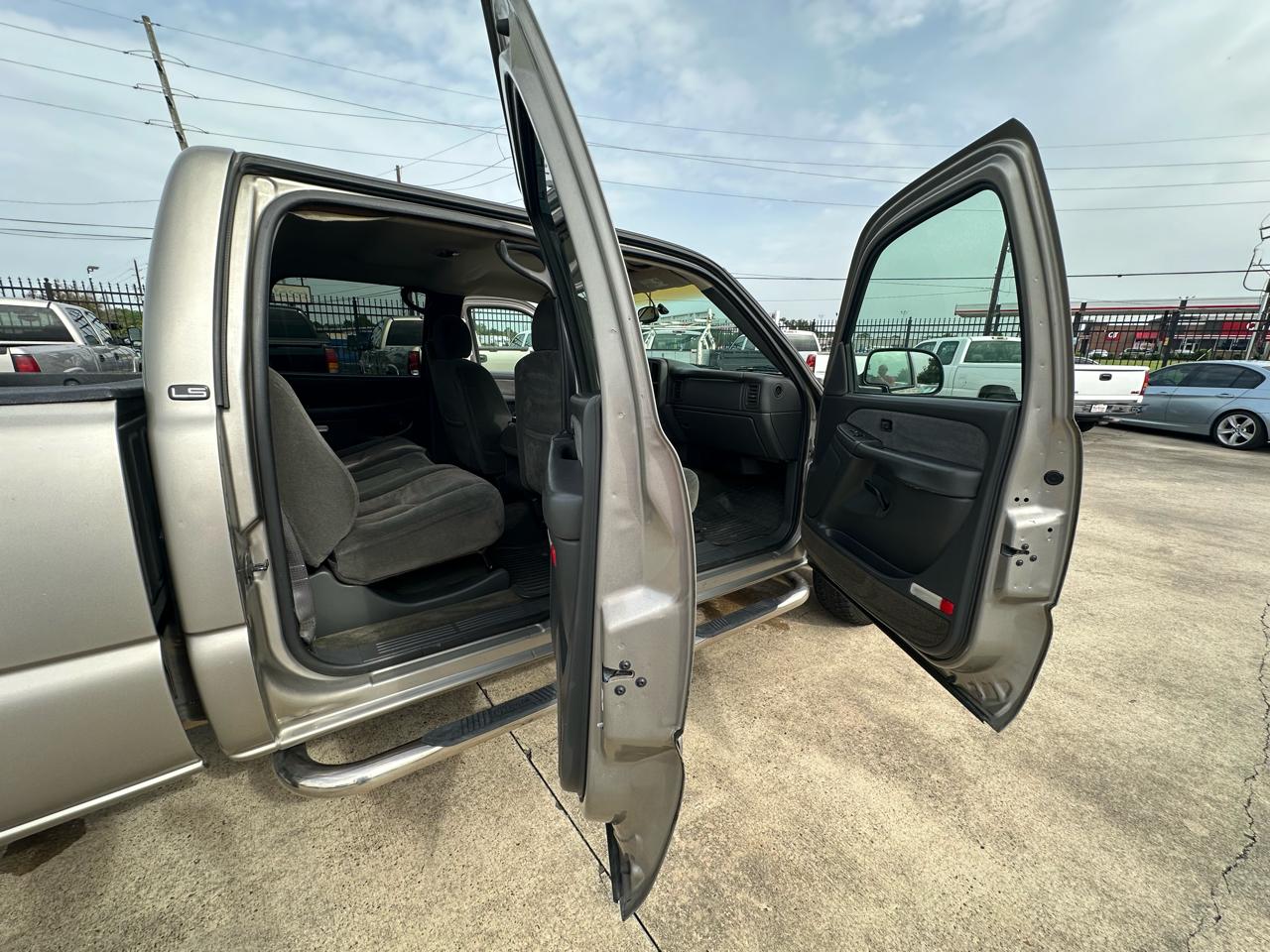 Chevrolet Silverado 2500HD LS Crew Cab Short Bed 2WD 2003