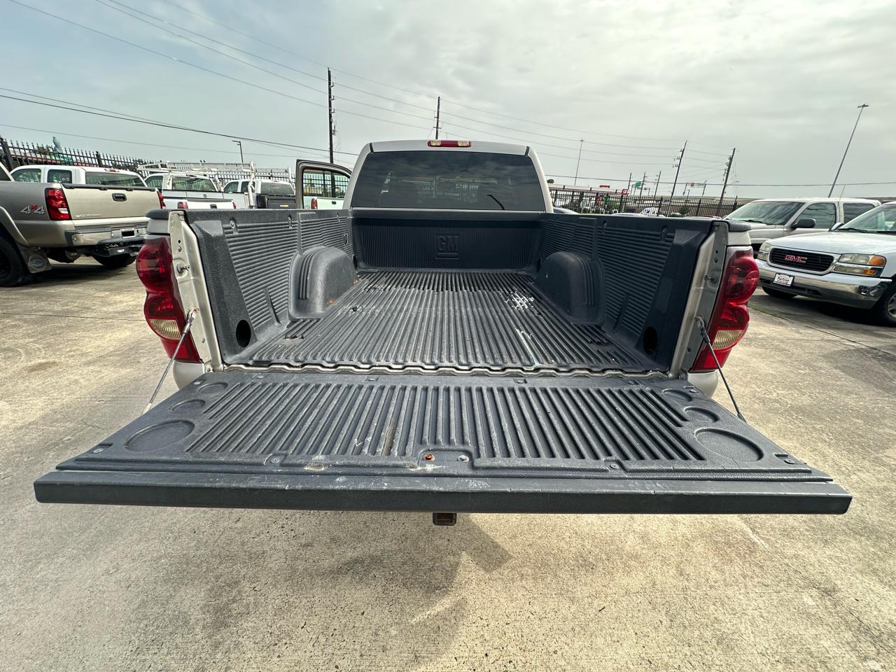 Chevrolet Silverado 2500HD LS Crew Cab Short Bed 2WD 2003