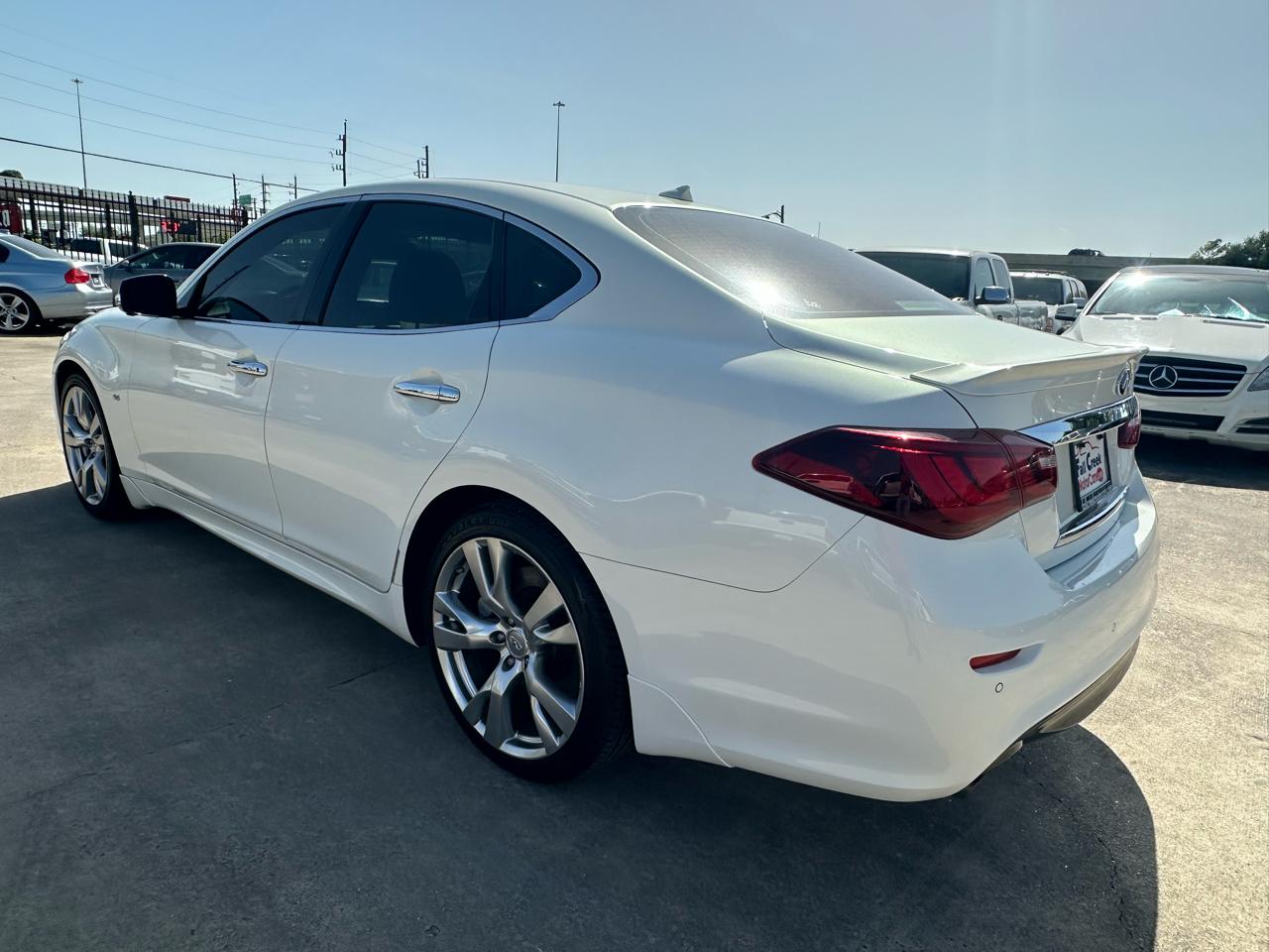 Infiniti Q70 56 2015